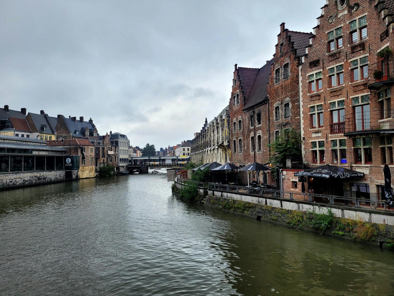Ghent food tour – local dishes and street food in Belgium