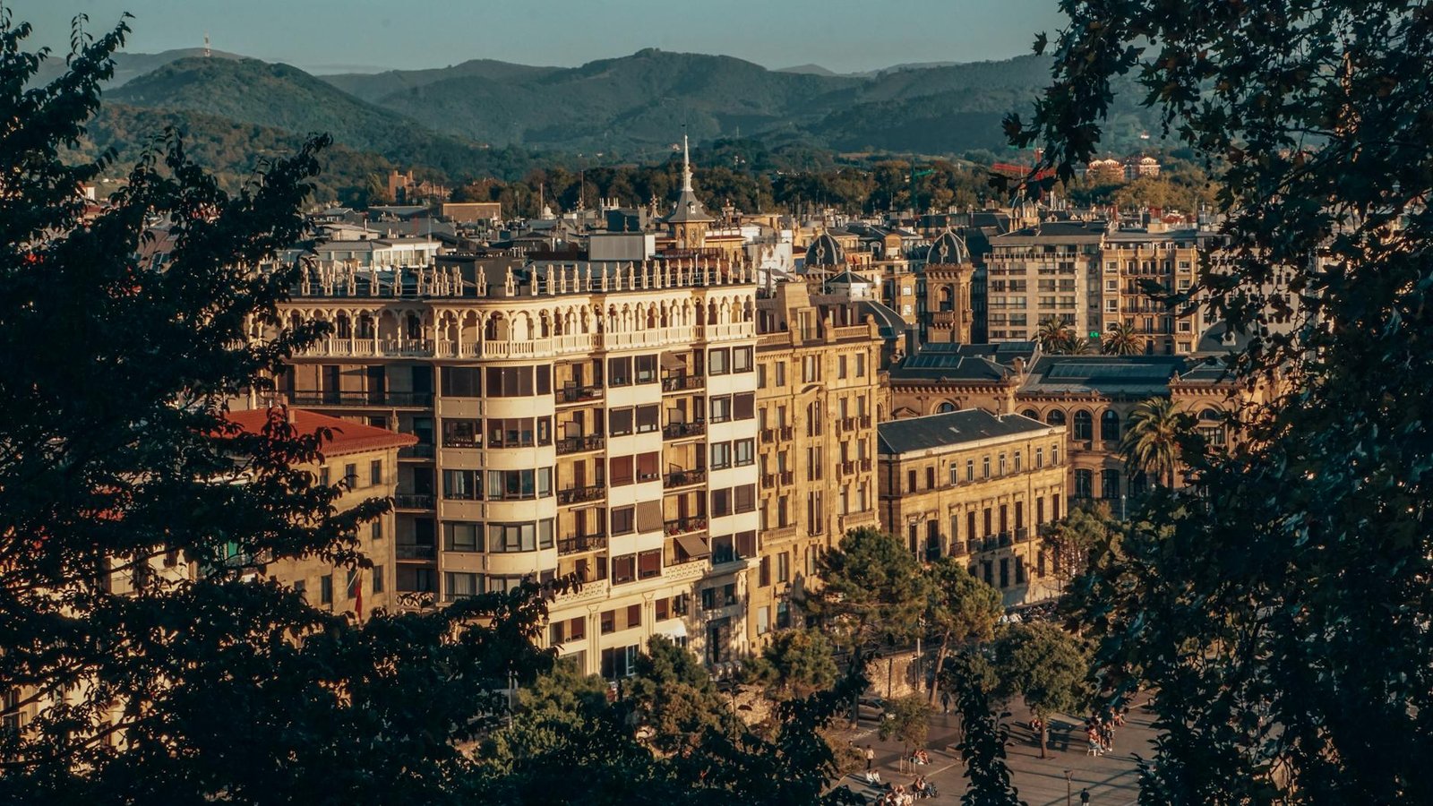 San Sebastian food tour – local dishes and street food in Spain