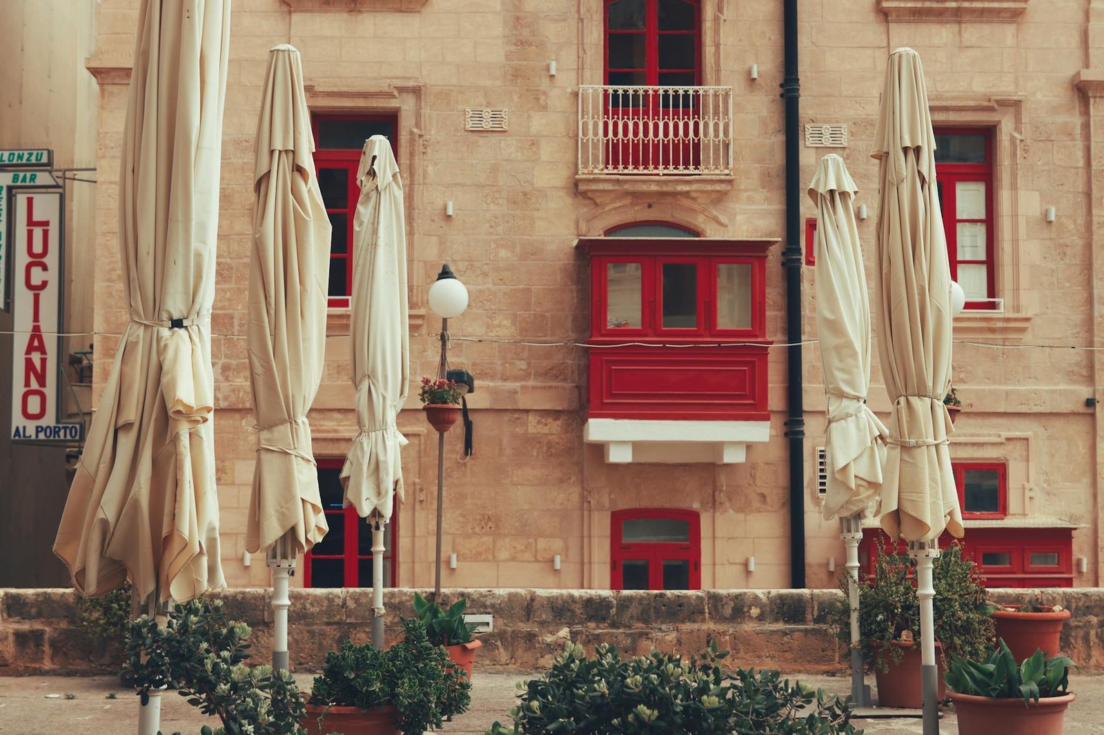 Valletta food tour – local dishes and street food in Malta