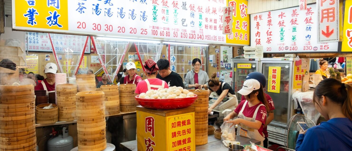Hong Kong Food Tour Guide 2026: Dim Sum, Wonton Noodles & the Last Great Food Ci