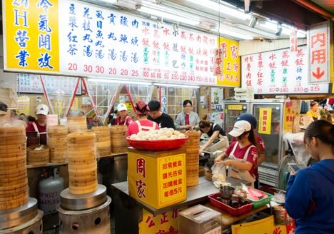 Hong Kong Food Tour Guide 2026: Dim Sum, Wonton Noodles & the Last Great Food Ci