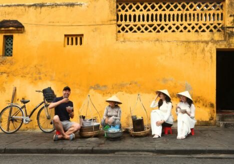 Da Nang Food Tour Guide 2026: Mi Quang, Banh Xeo & Beach City Eats