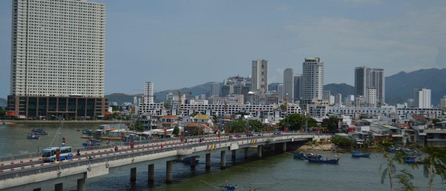 Nha Trang Food Tour Guide 2026: Seafood Streets, Banh Canh & Coastal Eats