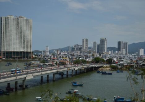 Nha Trang Food Tour Guide 2026: Seafood Streets, Banh Canh & Coastal Eats