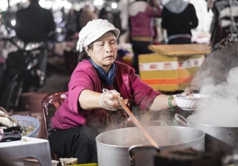 Da Lat Food Tour Guide 2026: Night Market Grills, Banh Trang Nuong & Highland Co